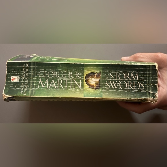 💜Game of Thrones : A Storm of Swords by George R.R Martin - Picture 2 of 3
